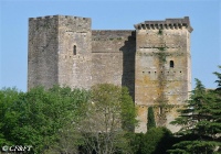 www.chateauxfaure-et-faureteresses.com_excideuil_donjon_03.jpg