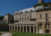 www.chateaux-faure-et-faureteresses.com_roche-guyon(la)_chateau_02.jpg